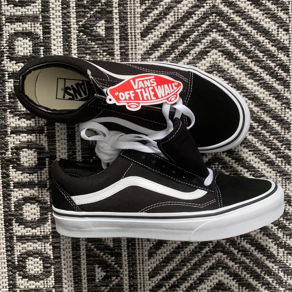 Brand New Vans Old Skool Sneakers. Size 8 in women’s / 6.5 in men’s